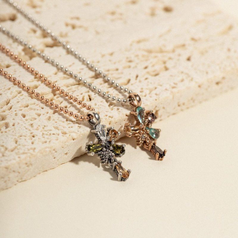 Colección Selene de sunfield: collares de plata.