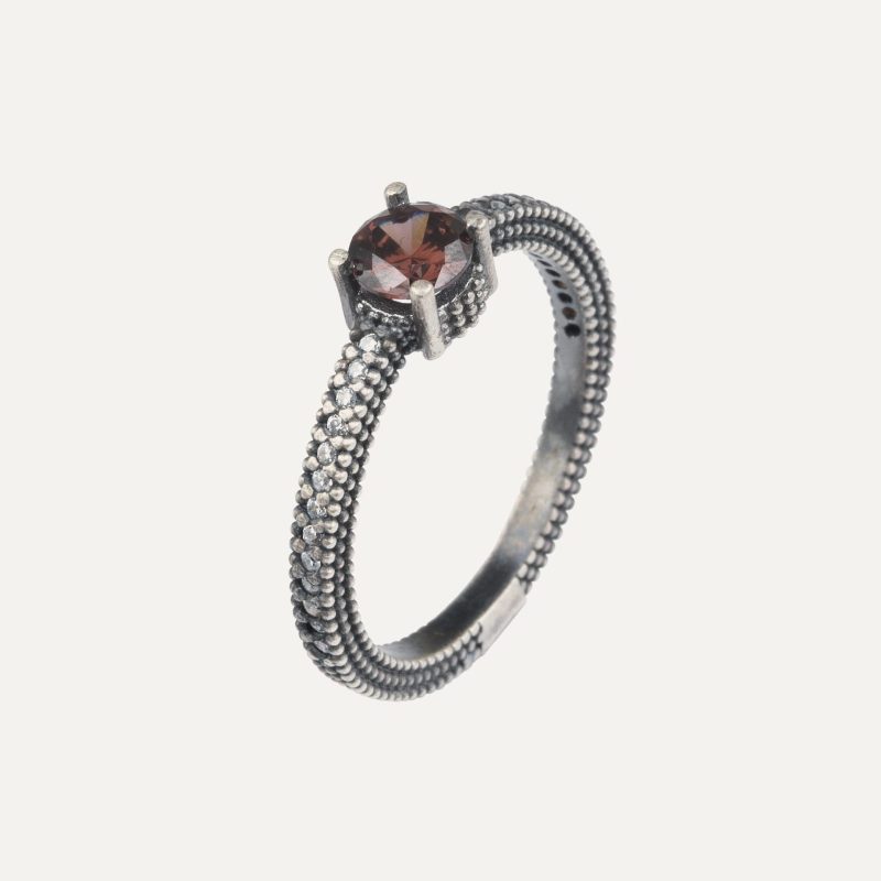 AN064180_12-scaled-e1730390449972